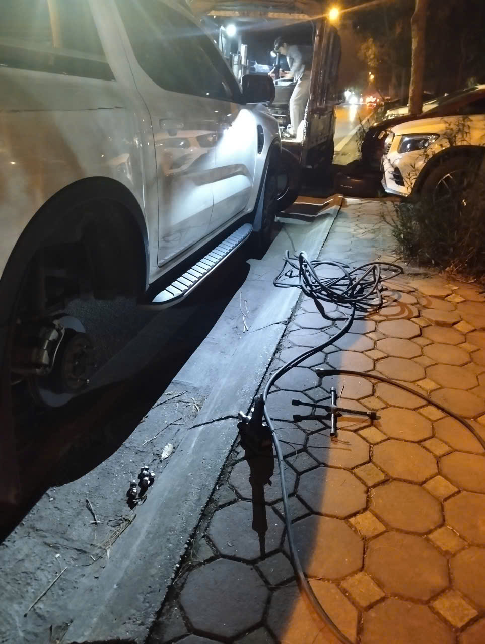 Cứu hộ lốp hà đông