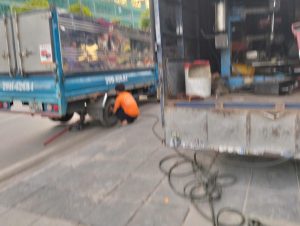 Dịch vụ Cứu hộ lốp xe tải- vá lốp xe tải Hà Nội
