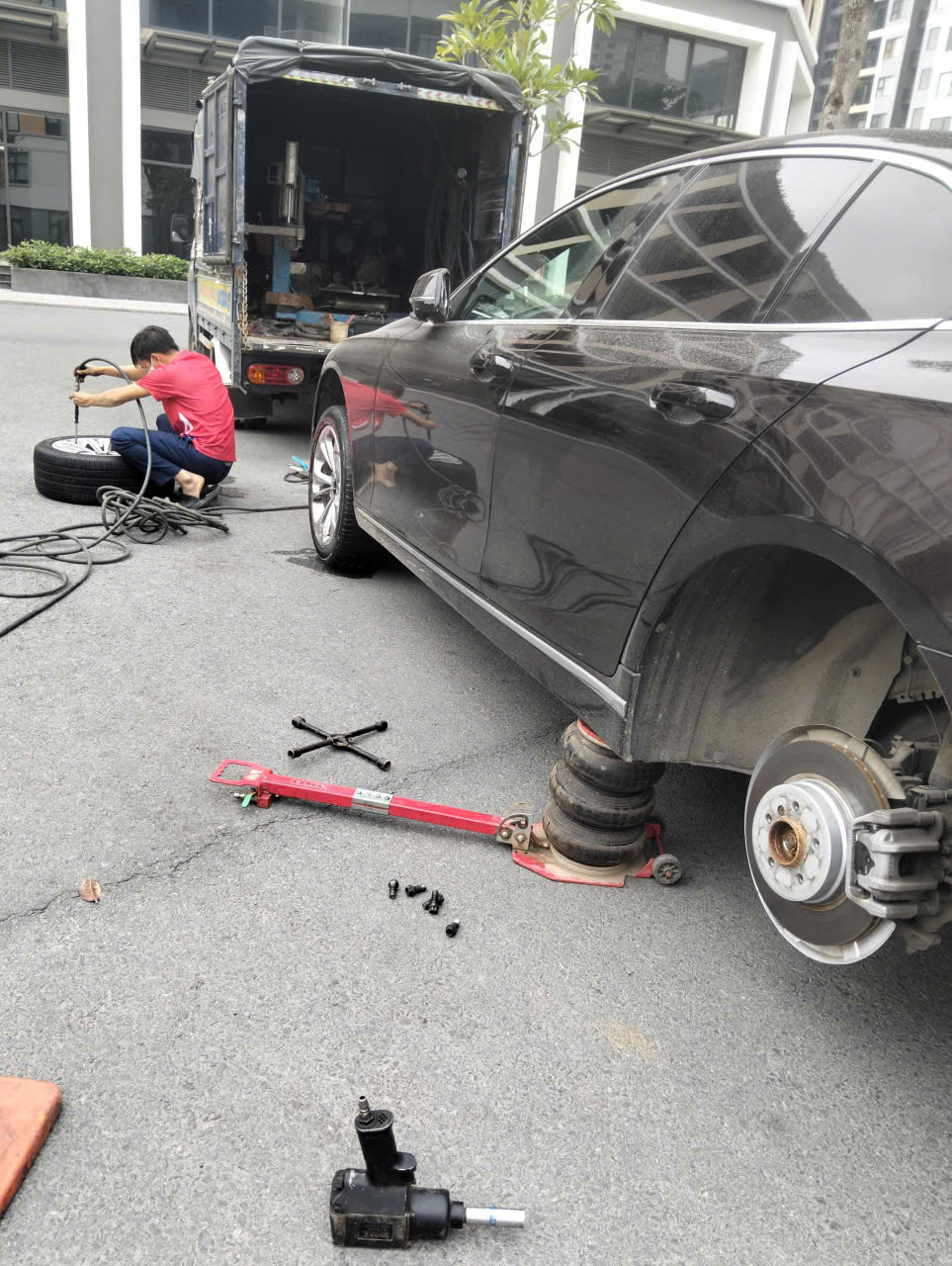 Dịch vụ cứu hộ lốp Ba Đình cung cấp giải pháp nhanh chóng