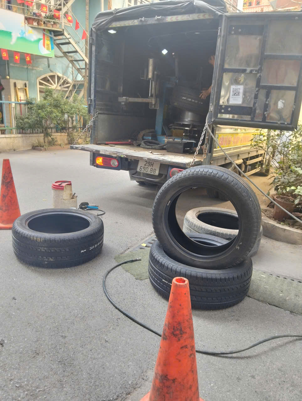 Giới Thiệu Về Dịch Vụ Làm Lốp Lưu Động