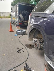 Cứu hộ lốp đại lộ Thăng Long- Vá Lốp Ô Tô Đại Lộ Thăng Long